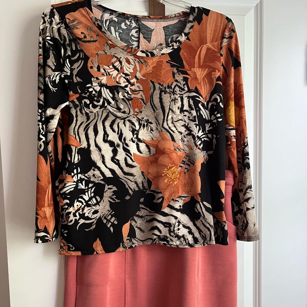 P Sm Animal print jersey top with solid knit skirt bottom. Stunning early fall